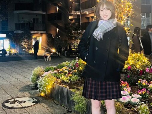 高橋ひかる、中島健人撮影の美脚チラリな制服姿！ 「JKよりJKやん」「街中で見たら100回は振り返って見てしまう」