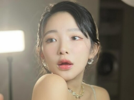 「無修正でこれはやばい」天木じゅん、圧巻の豊満バストあらわなドレスショット公開！ 「色っぽすぎる」