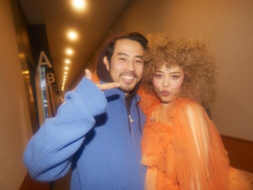 「恋人同士かと」Chara、元夫・浅野忠信との息子・佐藤緋美と親子ショット公開！ 自身の本名も明かす