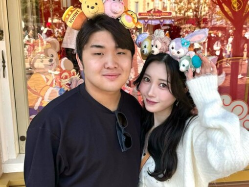 ふくれな＆がーどまん、“初香港ディズニー”でラブラブ密着ショット！ 「美女と野獣やん」「優勝すぎ」