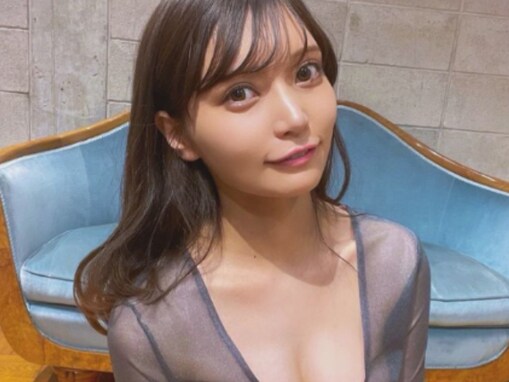 「やるじゃねえか」似鳥沙也加、透け透け衣装で谷間あらわに！ 「めっちゃセクシー」「この表情、好きです」