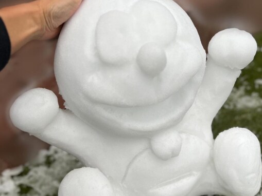 沢村一樹、“クオリティ高すぎ”雪だるまに反響！ 「すごい上手すぎ！」「素敵な御夫婦ですね」