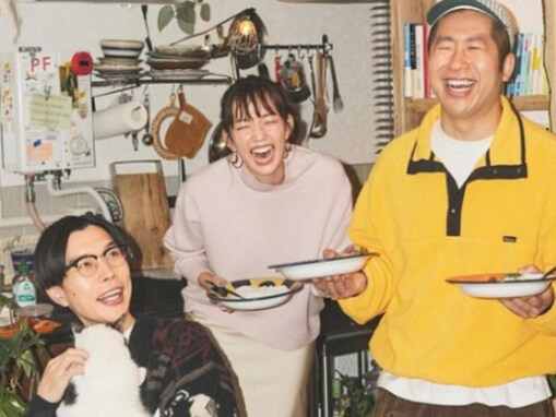 佐藤栞里、ハライチとシェアハウス!? 生活感あふれる姿に反響！ 「目茶苦茶楽しそう」「もうタワレコのポスター」