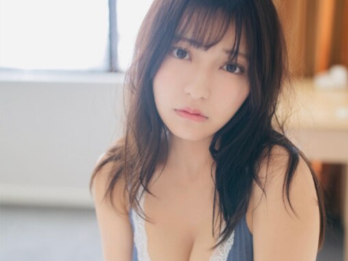 “永遠の妹”十味、谷間あらわなランジェリー姿を披露！ 圧巻の美ボディ際立つ入浴ショットも