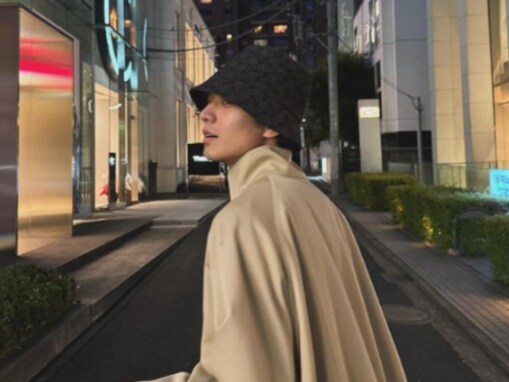 「顔ちっさ」キンプリ永瀬廉、散歩ショットに「パリの街を歩くモデルさんみたい」「オーラえぐい」の声