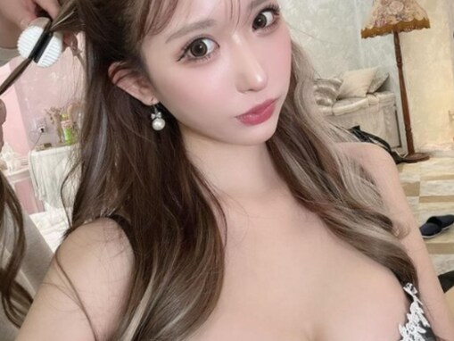 「胸大きくなってない？」23歳ギャルモデル・伊藤桃々、ランジェリー姿で谷間あらわに！ 「神」「プリンセス」