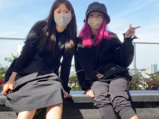 トム・ブラウン布川、“北半球1エロい女の足湯姿”公開！ 「どんどんえろくなってますね」「18歳以下は見ちゃダメ」