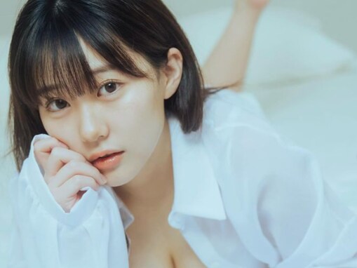 「攻めてるねぇ」田中美久、谷間＆生脚あらわなベッド写真公開！ 「えぐいっす」「天才的にかわいい」