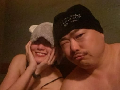 「結婚しないの？」クロちゃん、恋人・リチとのサウナデートショットに反響！ 「なんかイラッとする」