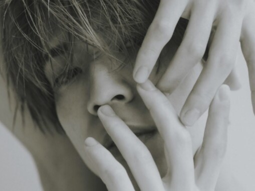 「色気ダダ漏れ」Sexy Zone・松島聡、裸？ セクシーすぎる脇見せモデルショット！ 「とにかく美しい」