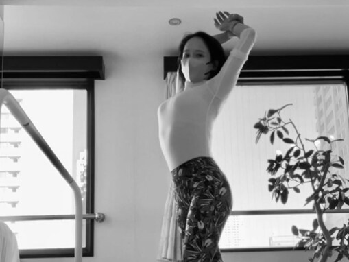 ソニン、“貴重なプライベート”ショットで美ボディ際立つ姿を披露も「きついです。地獄です」と吐露