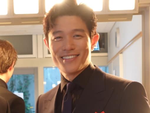 鈴木亮平「私から一つお知らせがあります」。「大谷さんの嫁になりますという記者会見ですね」ファンざわつく