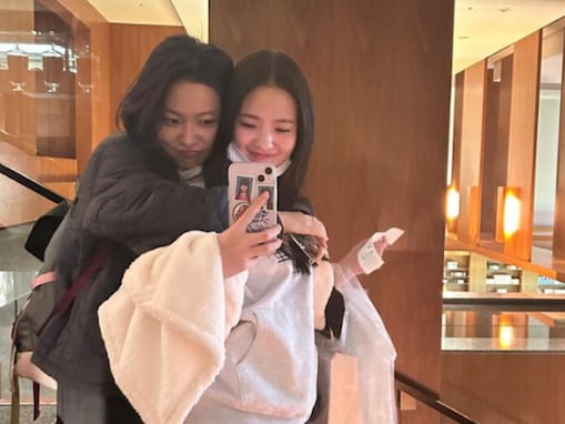 横田真悠、「愛してる」韓国美人アイドルとの密着ショット公開！ 「関係性が素敵すぎて涙が出ちゃう」