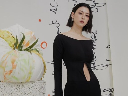 圧巻のファッションセンス！ 三吉彩花、へそ出し＆太ももちらり抜群スタイルで韓国ブランドの旗艦店を訪問