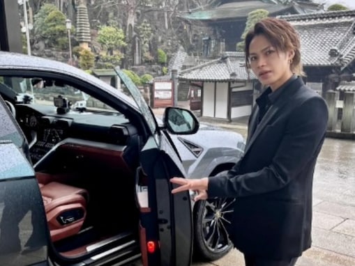 「ナンパ日和だね」上田竜也、高級車に乗った“ナンパショット”に反響！ 「顔が良すぎ」「乗せて」