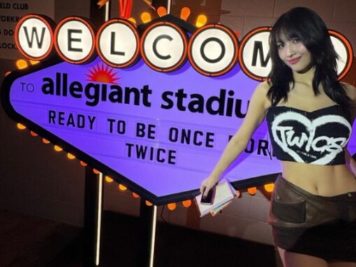 「リアル峰不二子」TWICE・モモ、美ウエスト＆美脚あらわな肌見せコーデ！ 「ナーイスボディー」