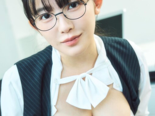 天木じゅん、大迫力バストあらわな「エロかわOL」姿にファンもん絶！ 「目が覚める爆乳」