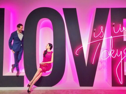 「ラブストーリーを観ている様」アンミカ、イケメン夫との結婚13年目を報告！ 「素敵な夫婦ですね」