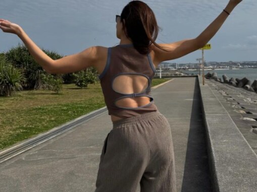 「神スタイル」黒木メイサ、美背中あらわな沖縄での写真を公開し大反響！ 「最高に美しい」と絶賛の声