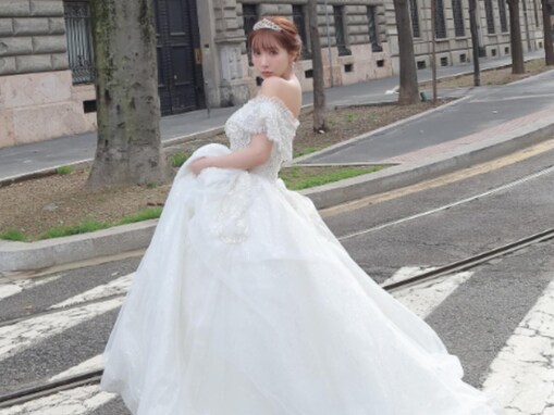 「結婚してくれますか?」三上悠亜、純白のウエディングドレス姿で美背中あらわ！ 「ガチプリンセス」