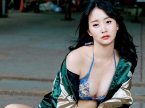 元AKB48・永尾まりや、圧巻ボディあらわな水着ショット公開！ 膝立ちの色っぽいポーズを披露