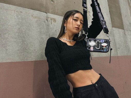 「信じられないほど美しい」みちょぱ、“異次元ウエスト”あらわなへそ出しコーデ！ 「締まってますね」