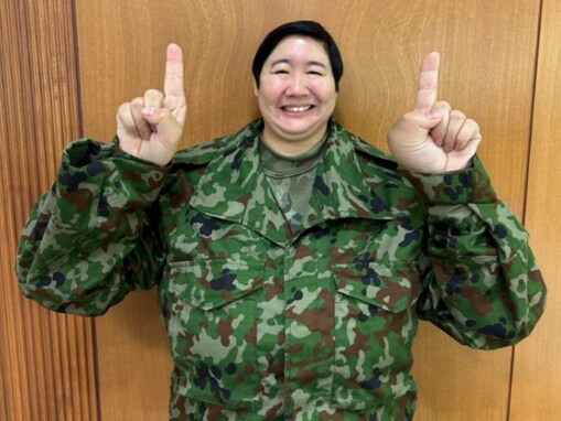 「推定17頭身」やす子、“超小顔”の新宣材写真？ に大反響！ 「これはヤバい」「盛れてます」