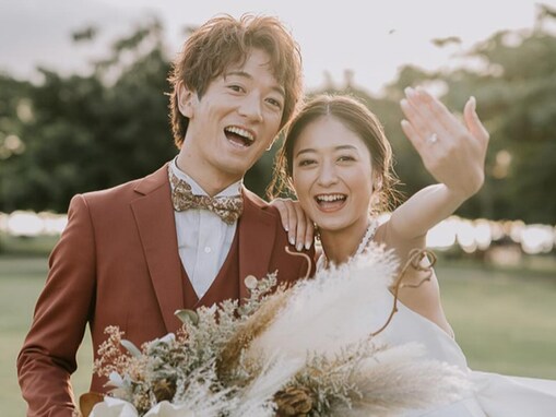 「結婚して1年5ヶ月」みちょぱ、夫・大倉士門との挙式写真を公開！ 「ハワイなのも、2人らしい」「理想の夫婦」