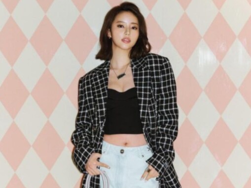 「なんかエリカ様みたい」中町綾、美谷間＆ウエストあらわなへそ出しコーデ！ 「小顔すぎる」「ビジュがえぐい」