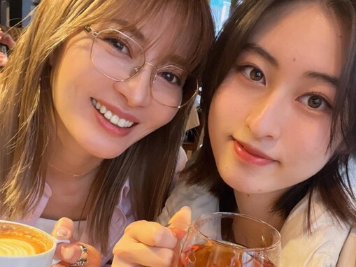 「美人親子」新山千春、美人娘とのツーショットを公開し「どんどんキレイになる娘と母」と大反響！