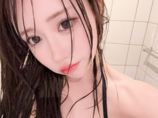 「エロい」人気コスプレイヤー・白田まい、濡れ濡れ“朝シャン”ショット！ 「濡れた姿も色っぽい」