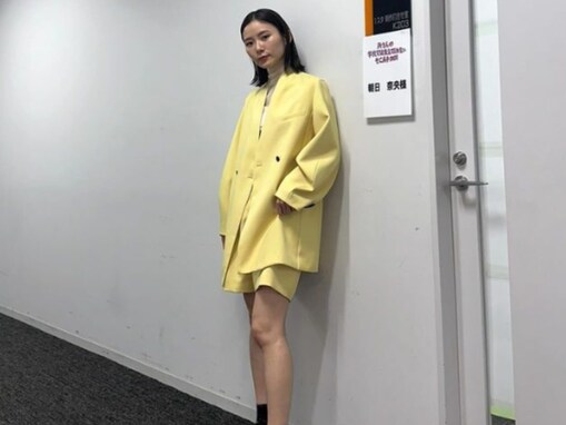 「相変わらずの美脚だな」朝日奈央、美脚あらわなミニ丈コーデ姿を披露！ 「バリ可愛いか〜」