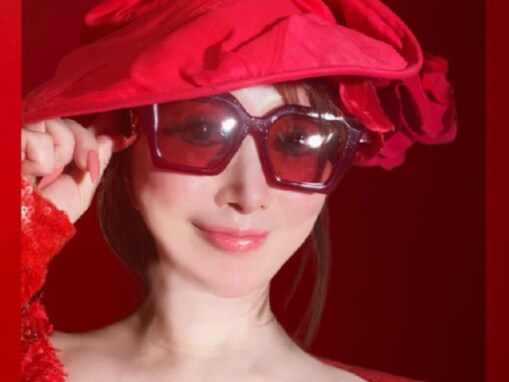 叶姉妹・美香、美バストあらわな超大胆ドレス姿に反響！ 「おっパイデカいなぁー」「綺麗すぎ」