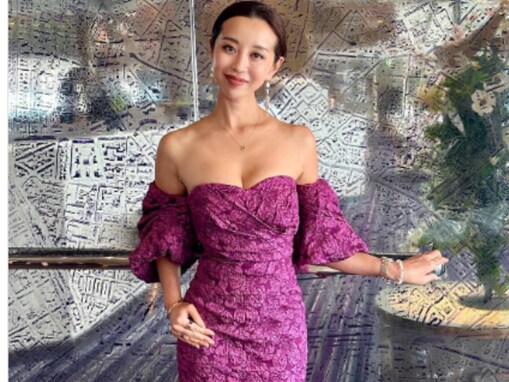 「ナイスお胸」PINKY、谷間ちらりなぴっちりドレス姿！ 「ミューズ降臨」「ダンサー時代より美しい」