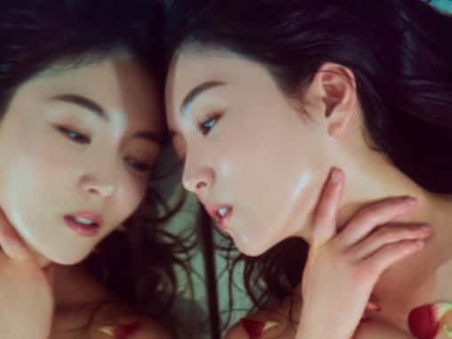 園都、全裸に見える美乳ほぼ丸出しのショットに反響！ 「めちゃセクシー」「めちゃくちゃ最高」