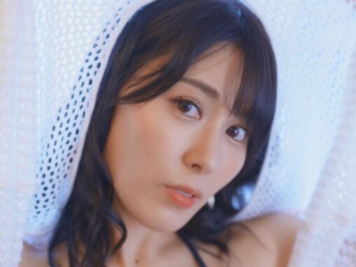 AKB48元研究生・金松季歩、極小ビキニ姿で美乳あらわに！ 「エッチでエロくて可愛いくて綺麗」