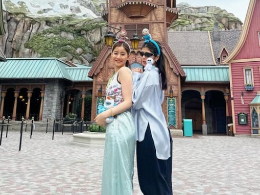 「俺も優子とディズニー行きたい」新木優子、親友と香港ディズニーを満喫！ 「めちゃくちゃ可愛すぎ」