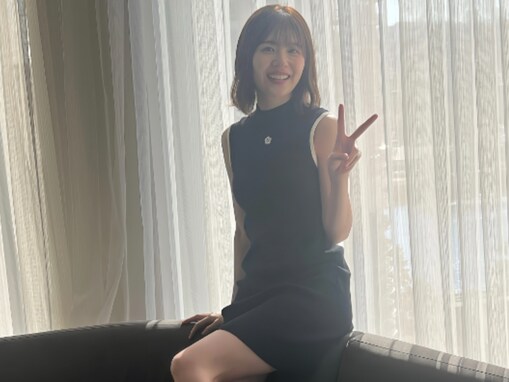 「足きれい」日向坂46・松田好花、太ももチラ見えのノースリーブワンピース姿に反響！ 「似合いすぎ」