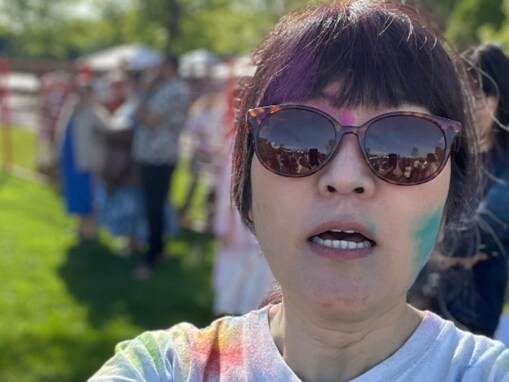 「めちゃくちゃ若返ってますね」光浦靖子、カナダ留学中の最新ショットを公開！ 「渋くて素敵」