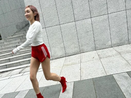 「スタイル良すぎ」加護亜依、超ミニ丈ショーパンでギリギリまで美脚あらわに！ 「なんちゅー格好」