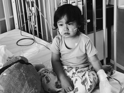 “テラハ結婚”の島袋聖南、息子の退院を報告！ 「痩せてしまった足をみると胸がぎゅっとなりました」