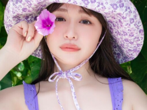 ゆうこす、“人生初”グラビア写真集を発売！ 谷間あらわな水着ショットに「やば！最高やん！！」の声