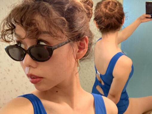 「たまらん。エロい」peco、谷間ちらりレアな水着姿に「セクシーすぎます」「後ろ姿がセクシー」の声！