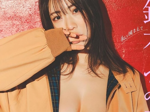 鈴木ふみ奈、“エロすぎ”ノーブラ？ 姿で美乳あらわに！ 「ふみパイ最高」「おっぱいセクシー」