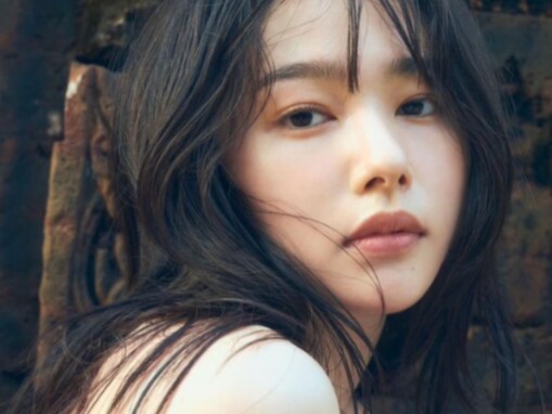 「一肌脱いでみました」桜井日奈子、レアな大胆肌見せショット！ 「大人っぽい」「美しさ国宝指定」