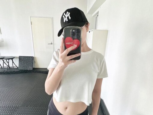 「イイ女やで」鈴木奈々、へそ出しのトレーニングウエア姿を披露！ 「お付き合いしたい」「カッコイイ」