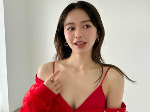 「ほんとエロい」山本舞香、谷間ちらり真っ赤なブラジャー姿を披露！ 「めちゃくちゃ可愛ぃ過ぎます」