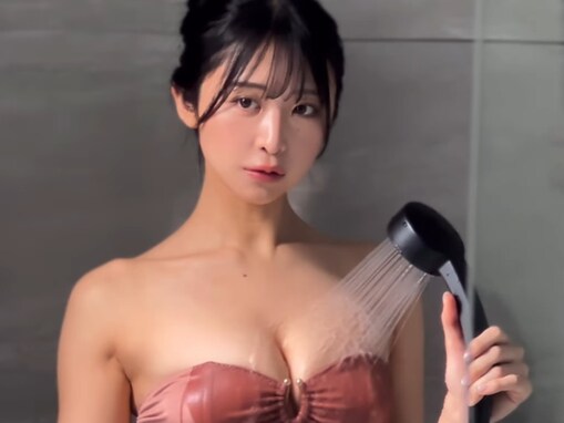 「水も滴るいい女」真島なおみ、“びしょ濡れ”シャワーショットを披露！ 「均整がとれた美しさ」