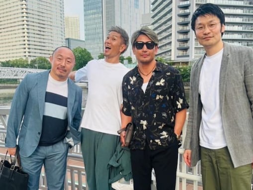 「メンバー凄っ!!」魔裟斗、同窓会ショット公開！ 「国宝級にカッコいい」「いい年齢の重ね方していますね」