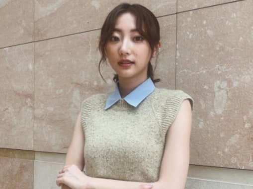 「ゴリゴリの美人」武田玲奈、大胆スリットから美脚あらわな姿に「めっちゃセクシー」「えぐい」の声！